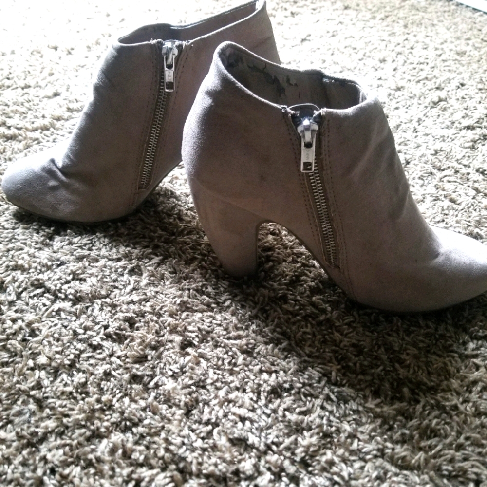 Women's booties size: 8.5